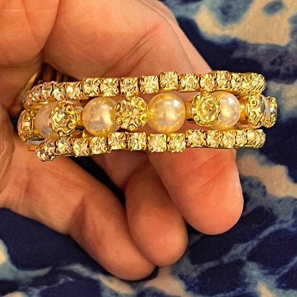 💍New💍 Girls Crystal Pearl Rhinestone Wrap Around Bracelet 💍 - Picture 5 of 8